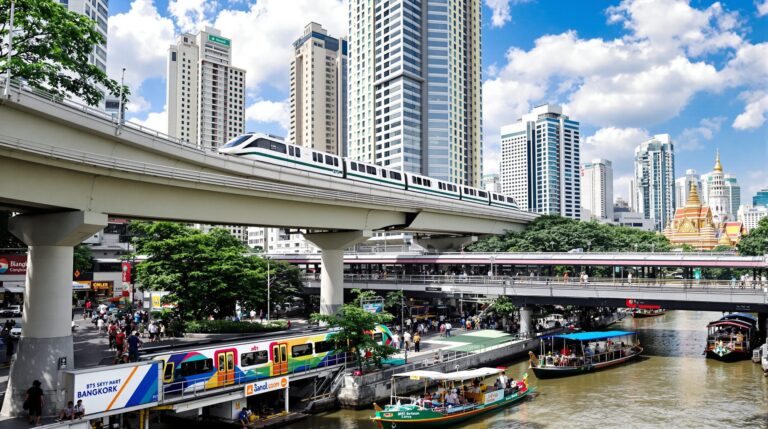 BTS, MRT, bateau et plus : le guide ultime pour se déplacer à Bangkok